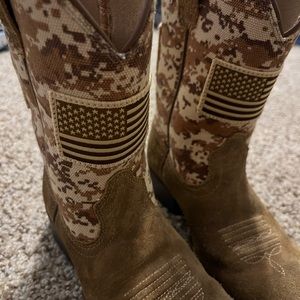 Ariat Kids Boots. Great condition. Size 11